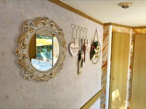 Fotografie z fotogalerie ubytování Nefeli's Dollhouse Caravan 3 minutes from Geroskipou Beach v destinaci Yeroskipou