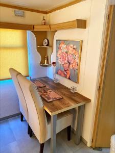 Fotografie z fotogalerie ubytování Nefeli's Dollhouse Caravan 3 minutes from Geroskipou Beach v destinaci Yeroskipou