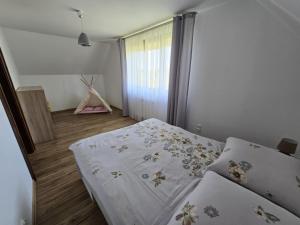 Posteľ alebo postele v izbe v ubytovaní BIESCZADNIK