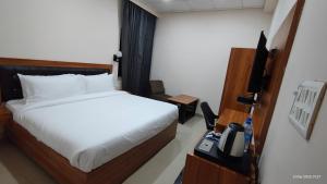 AI 360 Degree Hotel客房内的一张或多张床位