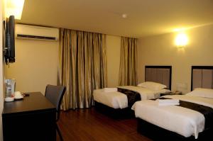 Katil atau katil-katil dalam bilik di KK Waterfront Hotel