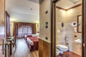 Koupelna v ubytování Kolbe Hotel Rome + 37 fotografií