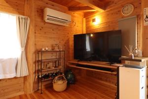 TV a/nebo společenská místnost v ubytování 石工房吉田