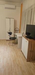 Μια τηλεόραση ή/και κέντρο ψυχαγωγίας στο Zizi Apartman
