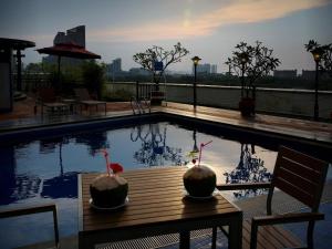 Bazén v ubytování BaoHua Harbour View Hotel nebo v jeho okolí