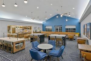 奥兰多UCF区希尔顿惠庭套房酒店餐厅或其他用餐的地方