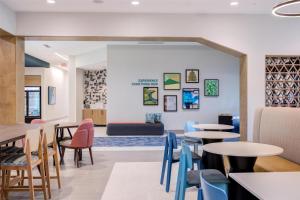 Home2 Suites By Hilton Smithfield Selma的休息区