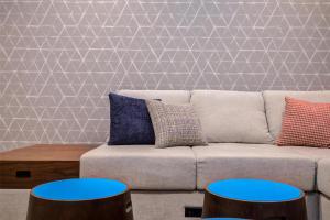 Home2 Suites By Hilton Smithfield Selma的休息区