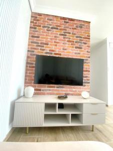 Μια τηλεόραση ή/και κέντρο ψυχαγωγίας στο Apartament DanHouse 4
