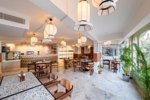Area soggiorno di White Wharf Beach Resort Morjim Goa