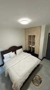 En eller flere senge i et værelse på Munyonyo lakeside apartment