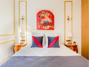 Posteľ alebo postele v izbe v ubytovaní Merveil - Luxury Suite - Louvre - Opera II