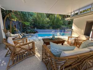 Bazén v ubytování Seabreeze Escape - Rainbow Beach. Pool. Wifi. Aircon nebo v jeho okolí