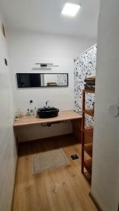 A television and/or entertainment centre at Come.in