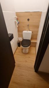 A bathroom at Come.in