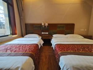Postel nebo postele na pokoji v ubytování Beijing Huiqing Garden Bussiness Hotel
