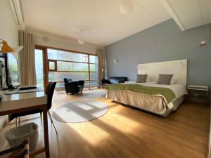 Uma cama ou camas num quarto em First Hotel Planetstaden