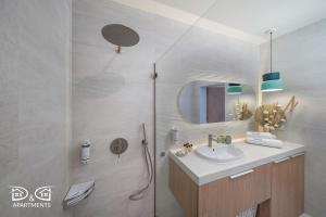 a bathroom with a sink and a shower at Apartament Zielony D&D APARTMENTS in Międzywodzie +34 photos