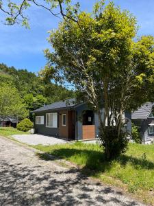 九重町Novocell的路边的房子