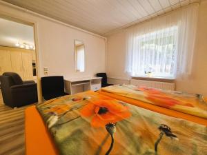 Postel nebo postele na pokoji v ubytování Ferienwohnung "Corinna" Objekt-ID 12140-8