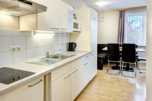 Kuchyň nebo kuchyňský kout v ubytování Appartement Alpensee