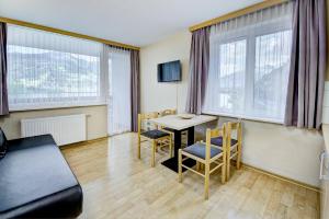 TV a/nebo společenská místnost v ubytování Appartement Alpensee