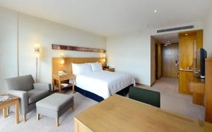 Cama ou camas em um quarto em Canary Riverside Plaza Hotel