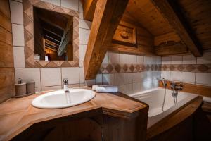 Koupelna v ubytování Chalet "Montblanc" Les Greniers du MontBlanc