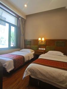 Postel nebo postele na pokoji v ubytování Beijing Huiqing Garden Bussiness Hotel