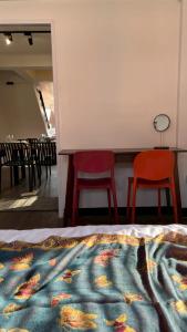 Un lugar para sentarse en 2 BRs 4Beds with rooftop in Nimman