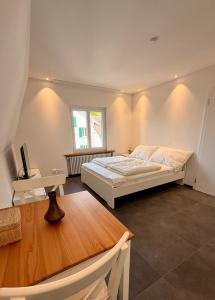 Un pat sau paturi într-o cameră la Max Apartments