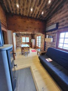 Posezení v ubytování Chalet d'alpage avec vue incroyable + 37 fotografií