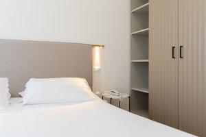 A bed or beds in a room at Hotel Majestic