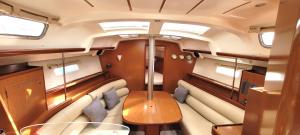 une vue de la cabine d'un bateau dans l'établissement Wohnen auf dem Meer, à Santa Teresa Gallura