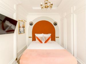 Łóżko lub łóżka w pokoju w obiekcie Merveil - Luxury Suite - Louvre - Rousseau