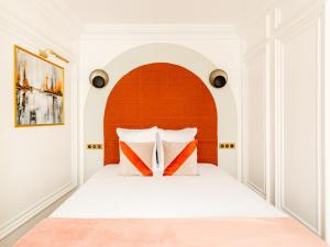 Łóżko lub łóżka w pokoju w obiekcie Merveil - Luxury Suite - Louvre - Rousseau