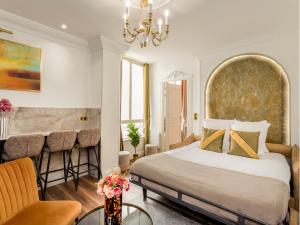 Posteľ alebo postele v izbe v ubytovaní Merveil - Luxury Suite - Louvre - Rousseau