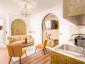 Kuchnia lub aneks kuchenny w obiekcie Merveil - Luxury Suite - Louvre - Rousseau