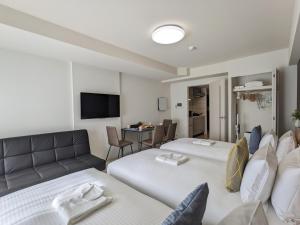 Ένα ή περισσότερα κρεβάτια σε δωμάτιο στο ESLEAD HOTEL Osaka Shinsaibashi
