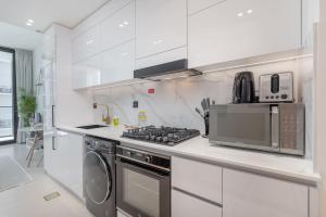 Nhà bếp/bếp nhỏ tại A Superb and Amazing Studio in Binghatti Lavender with Balcony