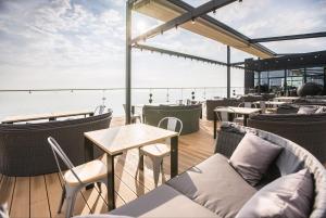 Гостиная зона в M1 Club Hotel