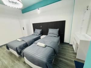 B L Inn客房内的一张或多张床位