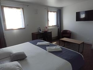 Voodi või voodid majutusasutuse Brit Hotel L'Arrivée Guingamp toas