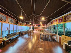 Restaurace v ubytování The Chardham Hotel & Resort Top Rated & Most Awarded Property
