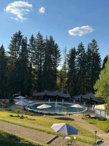 Bazén v ubytování Hotel Bel Air Trail & Wellness nebo v jeho okolí