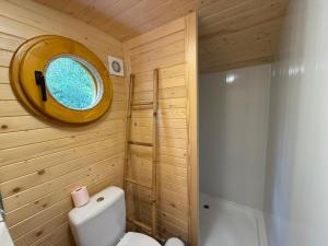 Ένα μπάνιο στο Camping Le Clocher de Neyran +122 φωτογραφίες