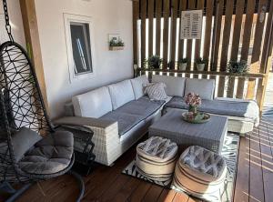 ドラゲにあるMobile Homes Allegro & Azzuroのポーチ(ソファ、椅子付) +64枚の写真