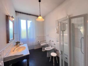 a bathroom with a sink and a toilet and a window at Villa Biba tra Lucca e Pisa in Avane +32 photos