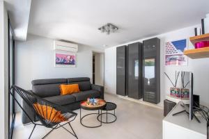 Ruang duduk di Villa Soléa Beach 2 min Wifi Terrasse air conditionné