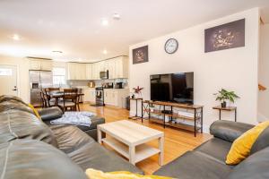 a living room with a couch and a table at 37 - 3BR Quincy - Cozy Townhouse near Adams Park in Quincy